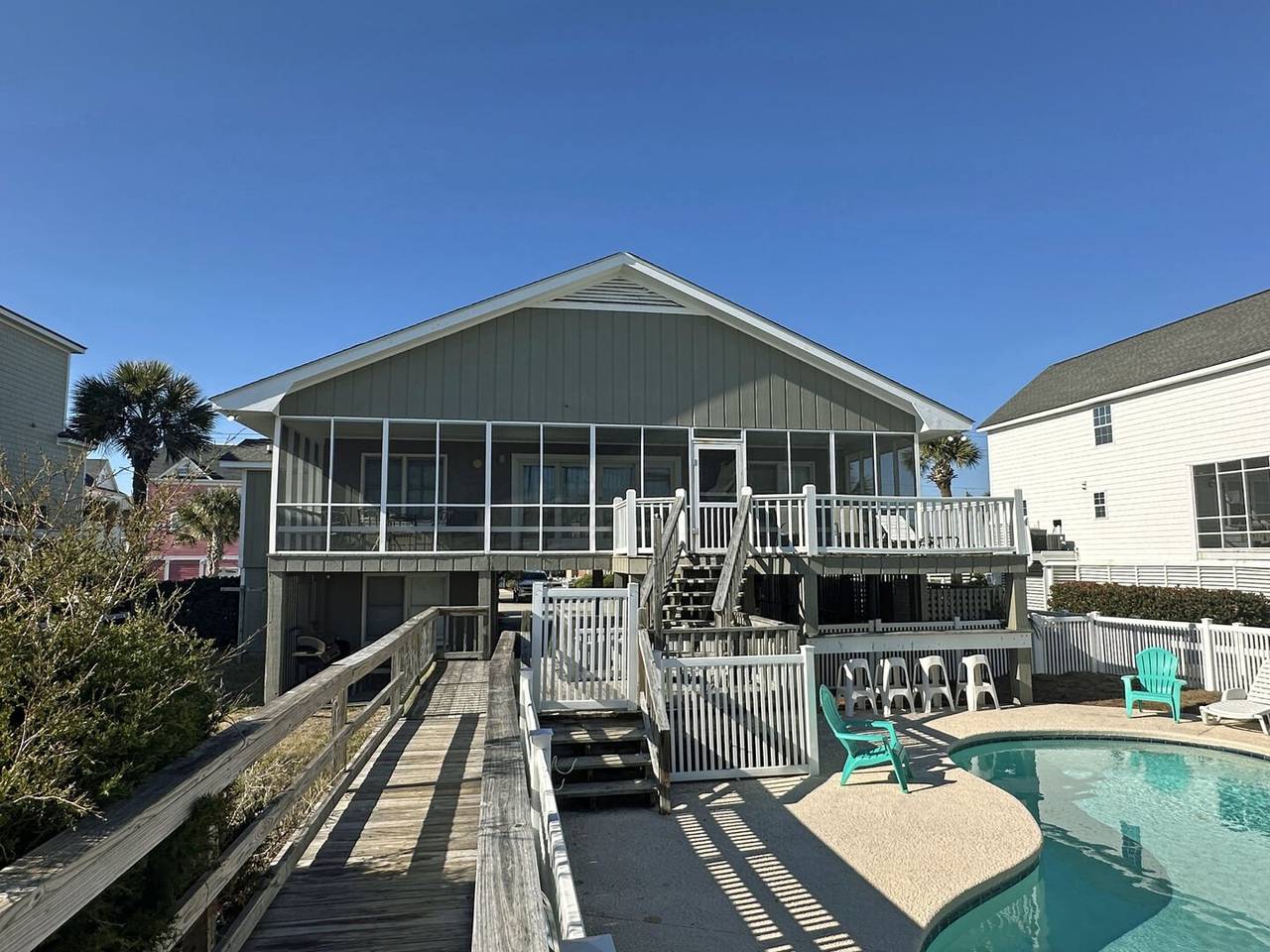 Outdoor Shower at the End Outdoor Shower at the End