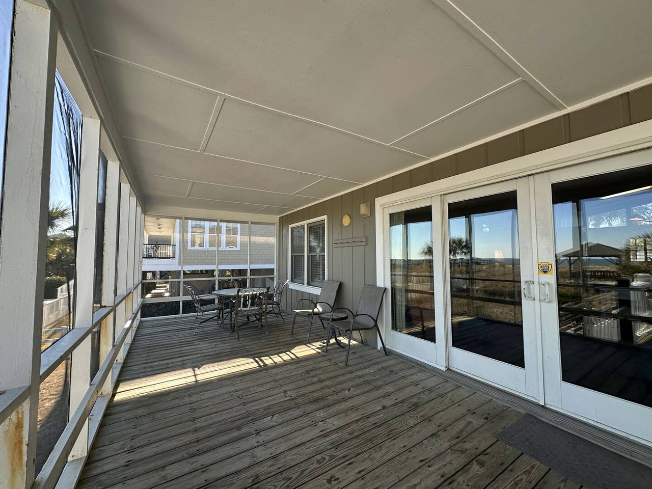 Outdoor Dining for 4 & Extra Seating Outdoor Dining for 4 & Extra Seating