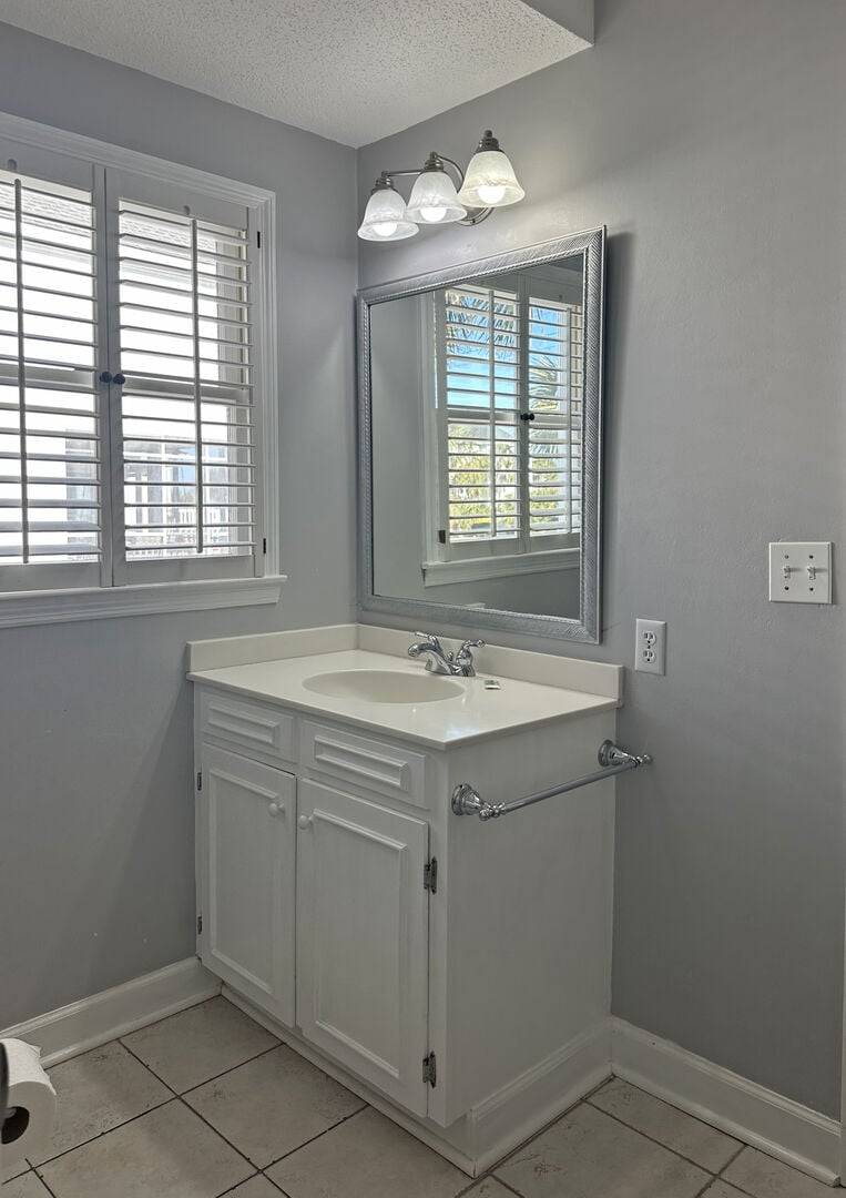 Jack & Jill Bathroom - Bedroom 1 & 2 with... Jack & Jill Bathroom - Bedroom 1 & 2 with...