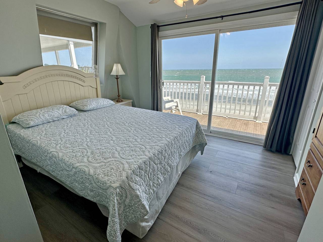 Bedroom 2 - 1 Queen Bed Bedroom 2 - 1 Queen Bed