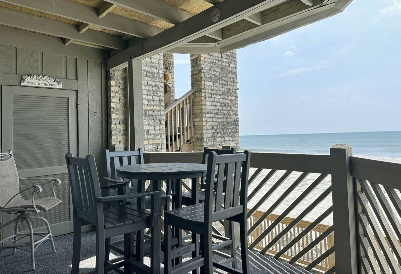 Great spot for coffee & a sunrise! Great spot for coffee & a sunrise!