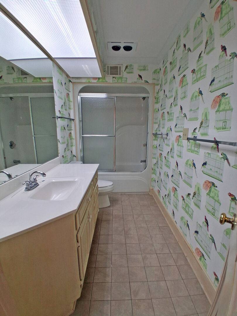 Hall Bathroom 1 Tub/Shower Combo
Upstairs Hall Bathroom 1 Tub/Shower Combo
Upstairs