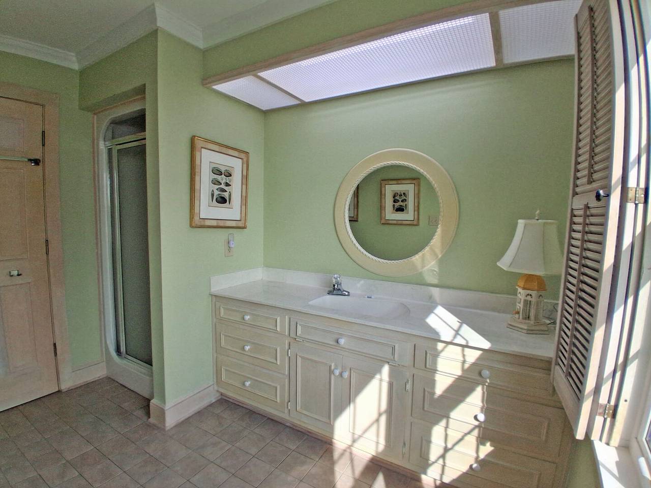 Hall Bathroom 2 Upstairs
Walk In Shower Hall Bathroom 2 Upstairs
Walk In Shower