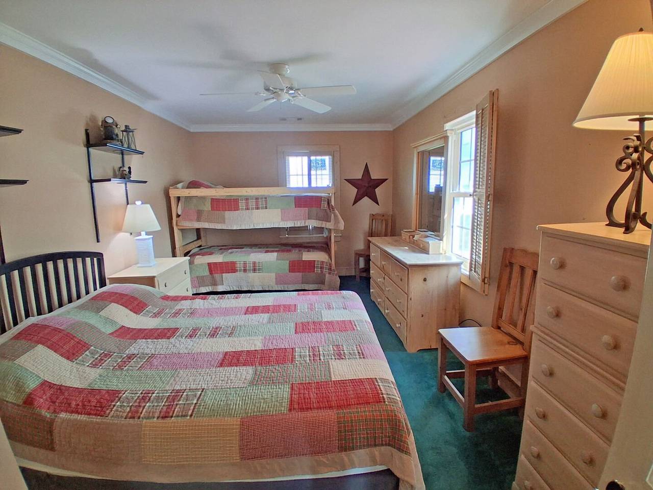 Bedroom 4 Upstairs
1 Queen and a Set of Bunks Bedroom 4 Upstairs
1 Queen and a Set of Bunks