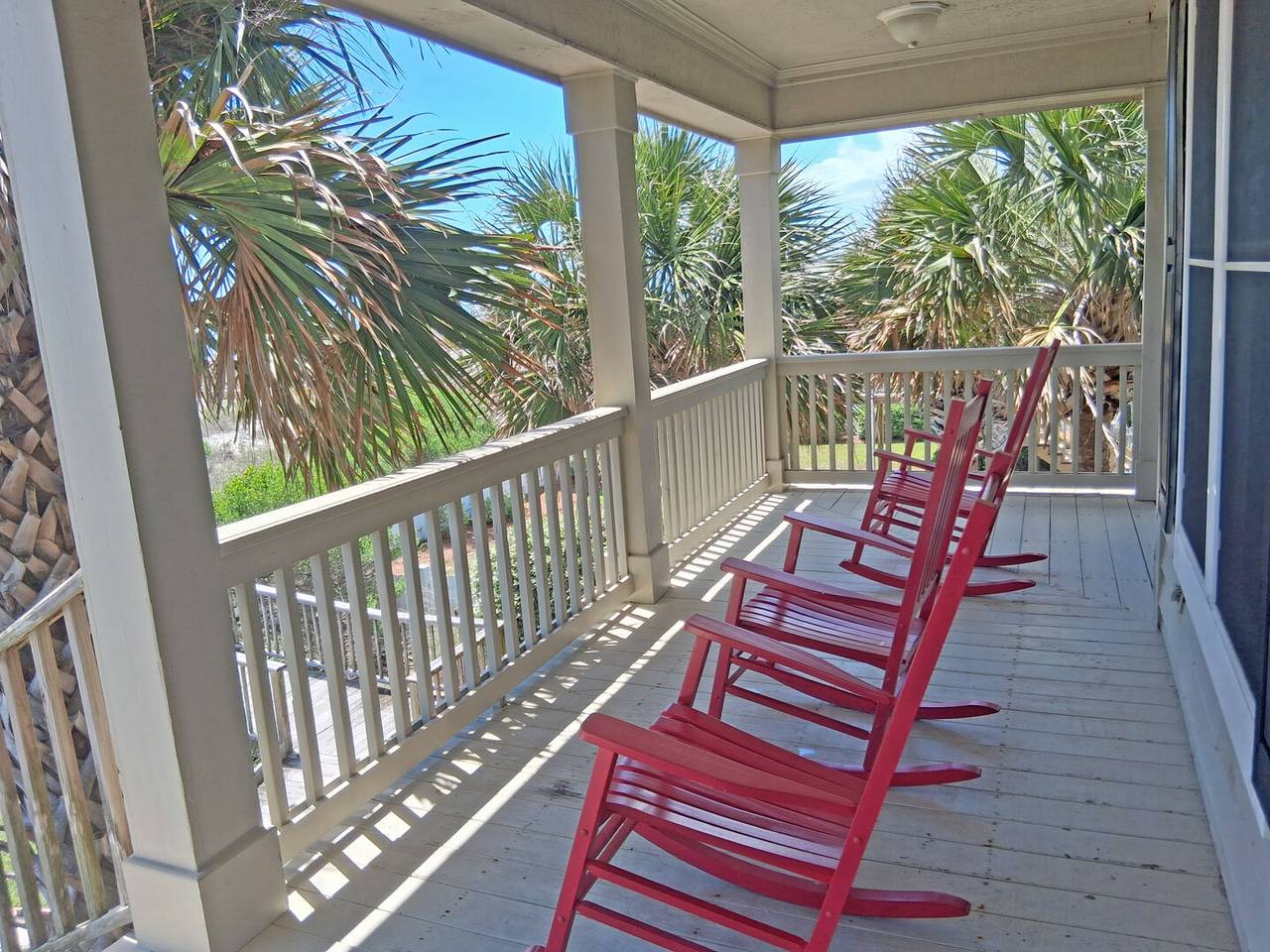 Shady Place To Enjoy The Great Beach Views Shady Place To Enjoy The Great Beach Views