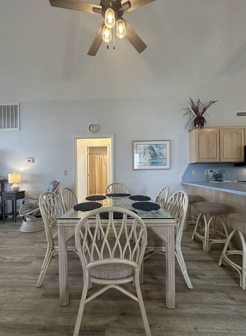 Access to Hall Bath, Bedroom 2 & 4 Access to Hall Bath, Bedroom 2 & 4