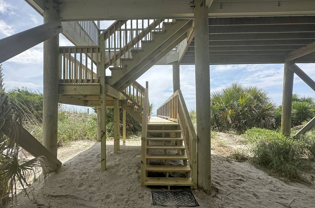 Steps to the back porch &... Steps to the back porch &...