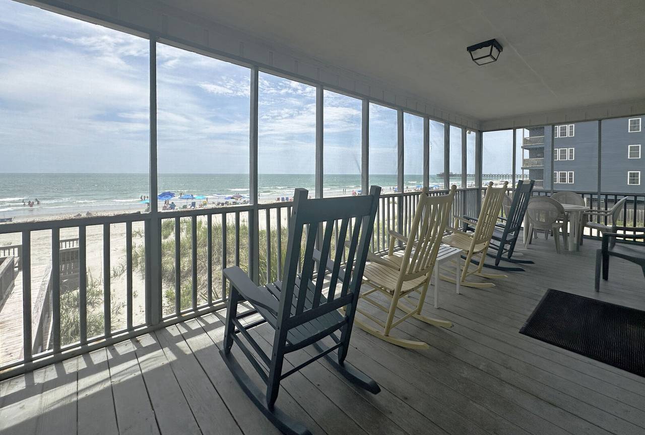 Enjoy the ocean view & ocean breeze from the screened porch! Enjoy the ocean view & ocean breeze from the screened porch!