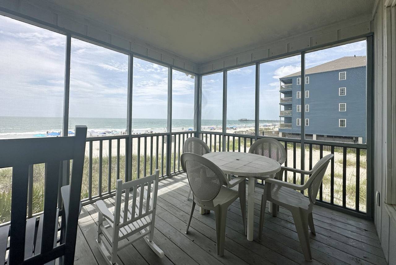 Outdoor dining with a view! Outdoor dining with a view!