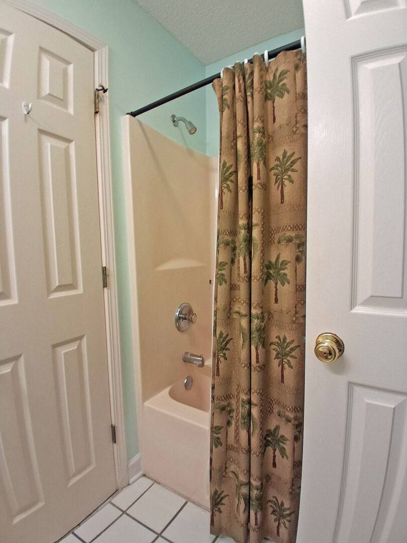 Jack and Jill Bathroom Tub and Shower Combo Jack and Jill Bathroom Tub and Shower Combo