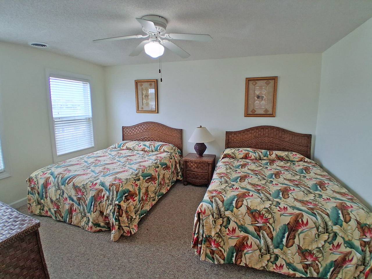 Bedroom 2 Upstairs
2 Queen Beds Bedroom 2 Upstairs
2 Queen Beds