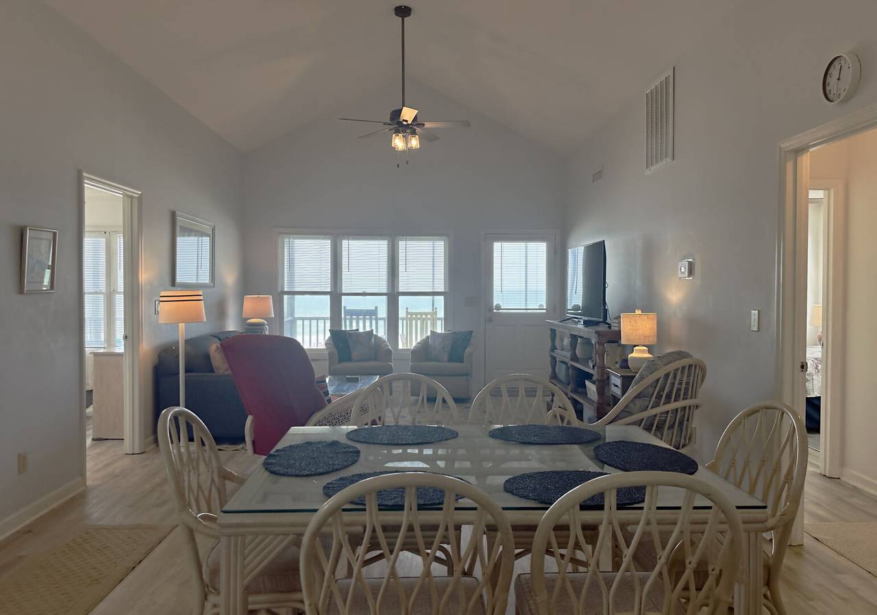 Ocean views from the kitchen! Ocean views from the kitchen!