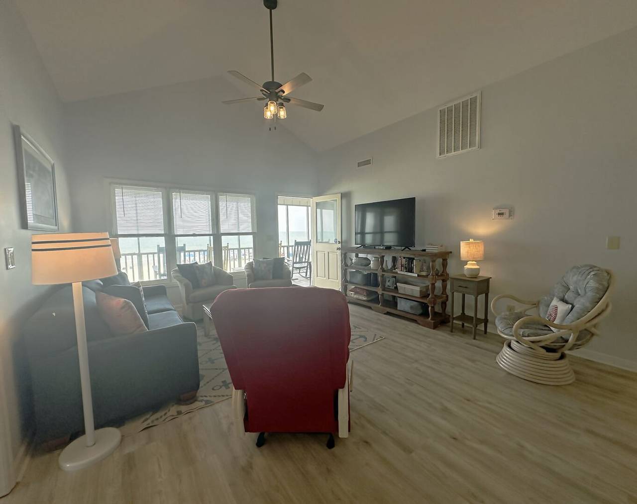 Direct access to the private oceanfront porch. Direct access to the private oceanfront porch.