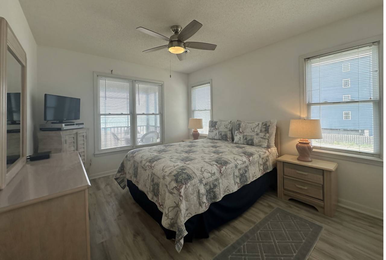 Bedroom 4 - Queen Bedroom 4 - Queen