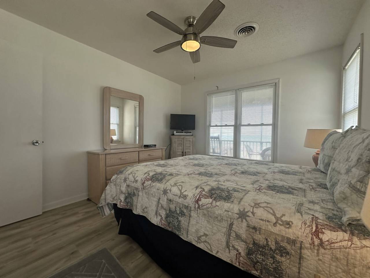 Watch TV from the comfort of your bed! Watch TV from the comfort of your bed!