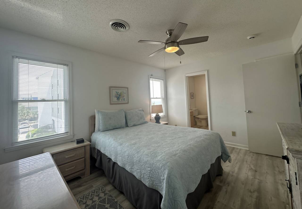 Access to Jack & Jill Bathroom (shared between bedroom 1 & 3) Access to Jack & Jill Bathroom (shared between bedroom 1 & 3)