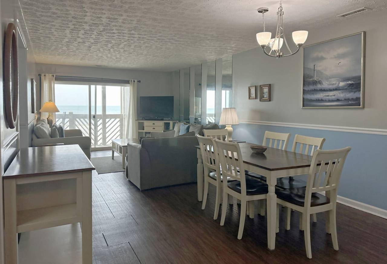 Spacious Main Living Area Spacious Main Living Area