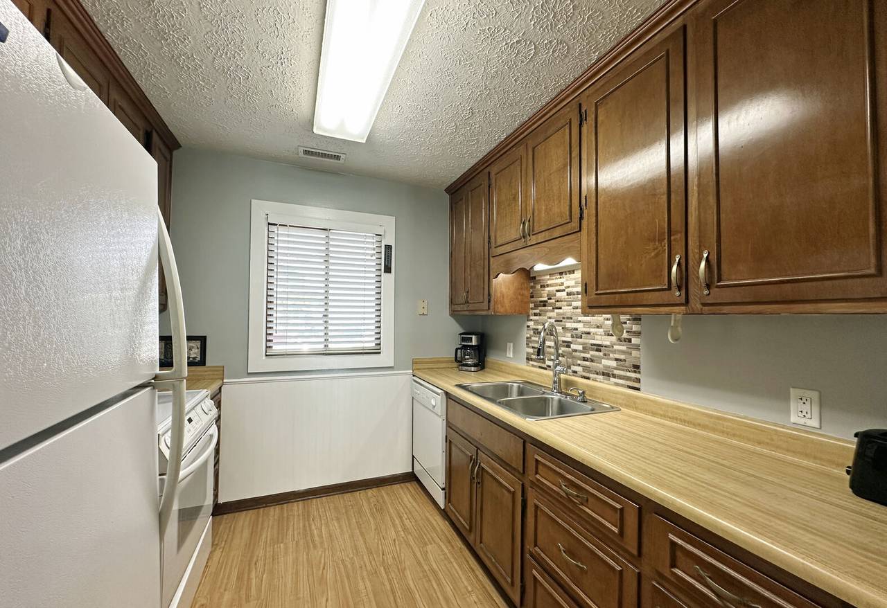 Spacious Galley Kitchen Spacious Galley Kitchen