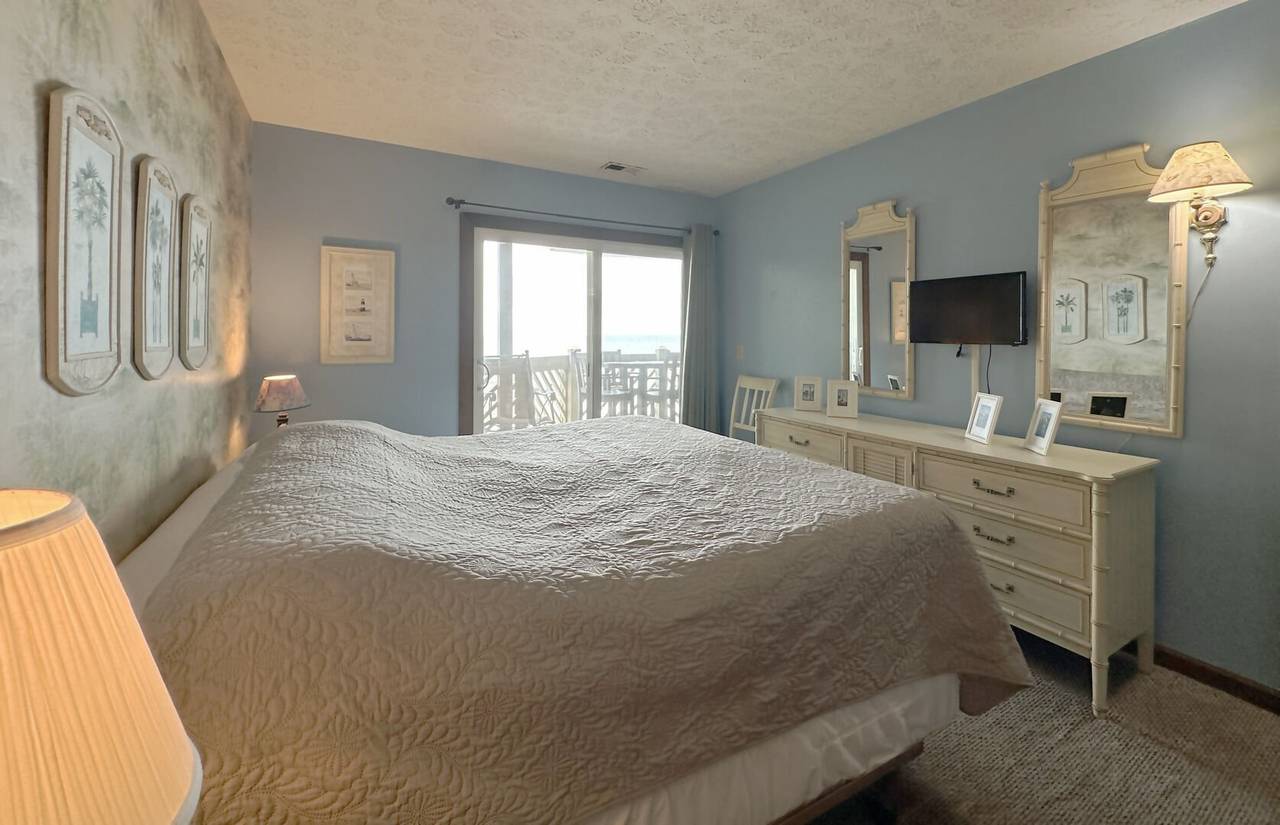 Ocean Views & Balcony Access Ocean Views & Balcony Access