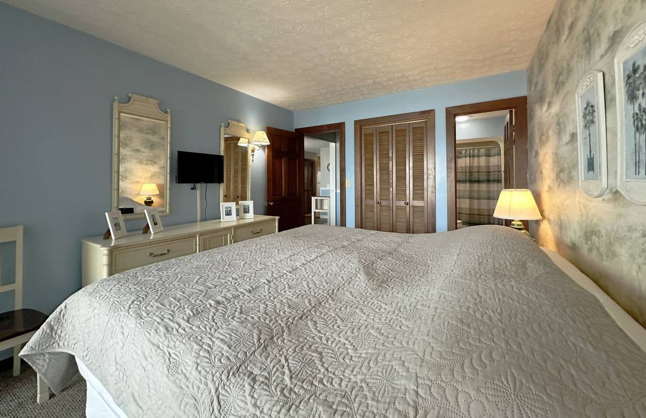 Watch TV in Bed Watch TV in Bed