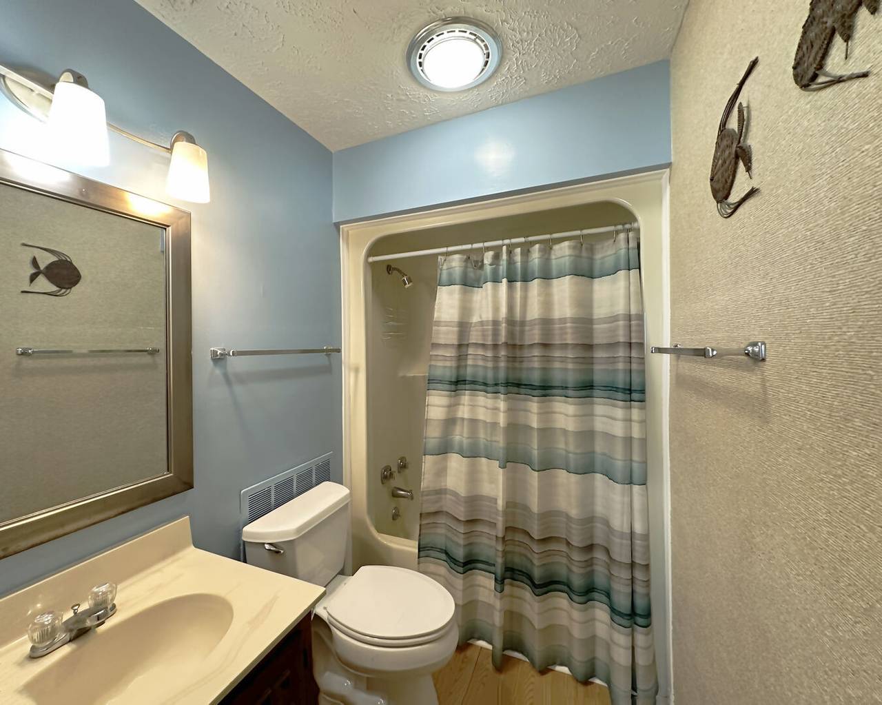 Bedroom 2 Private Bath with Tub/Shower Combo Bedroom 2 Private Bath with Tub/Shower Combo