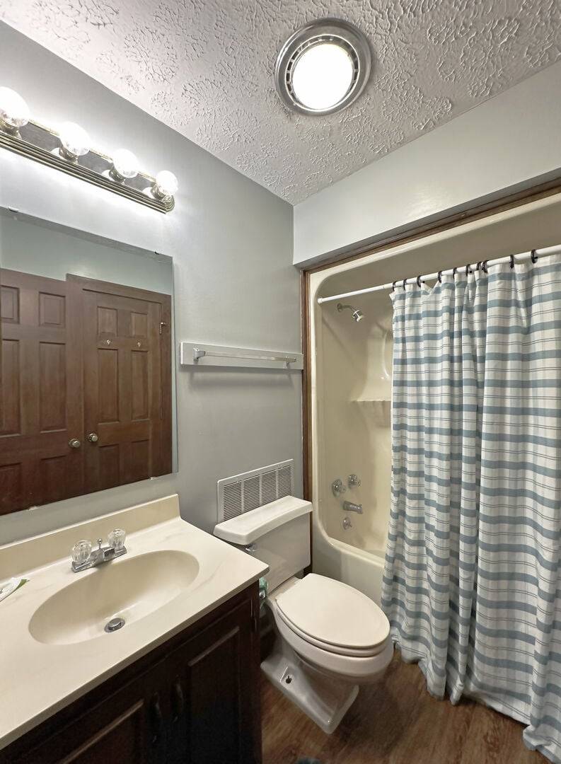 Tub/Shower Combo Tub/Shower Combo