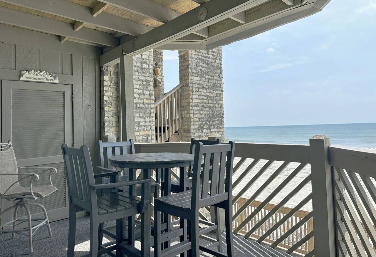 Great spot for coffee & a sunrise! Great spot for coffee & a sunrise!