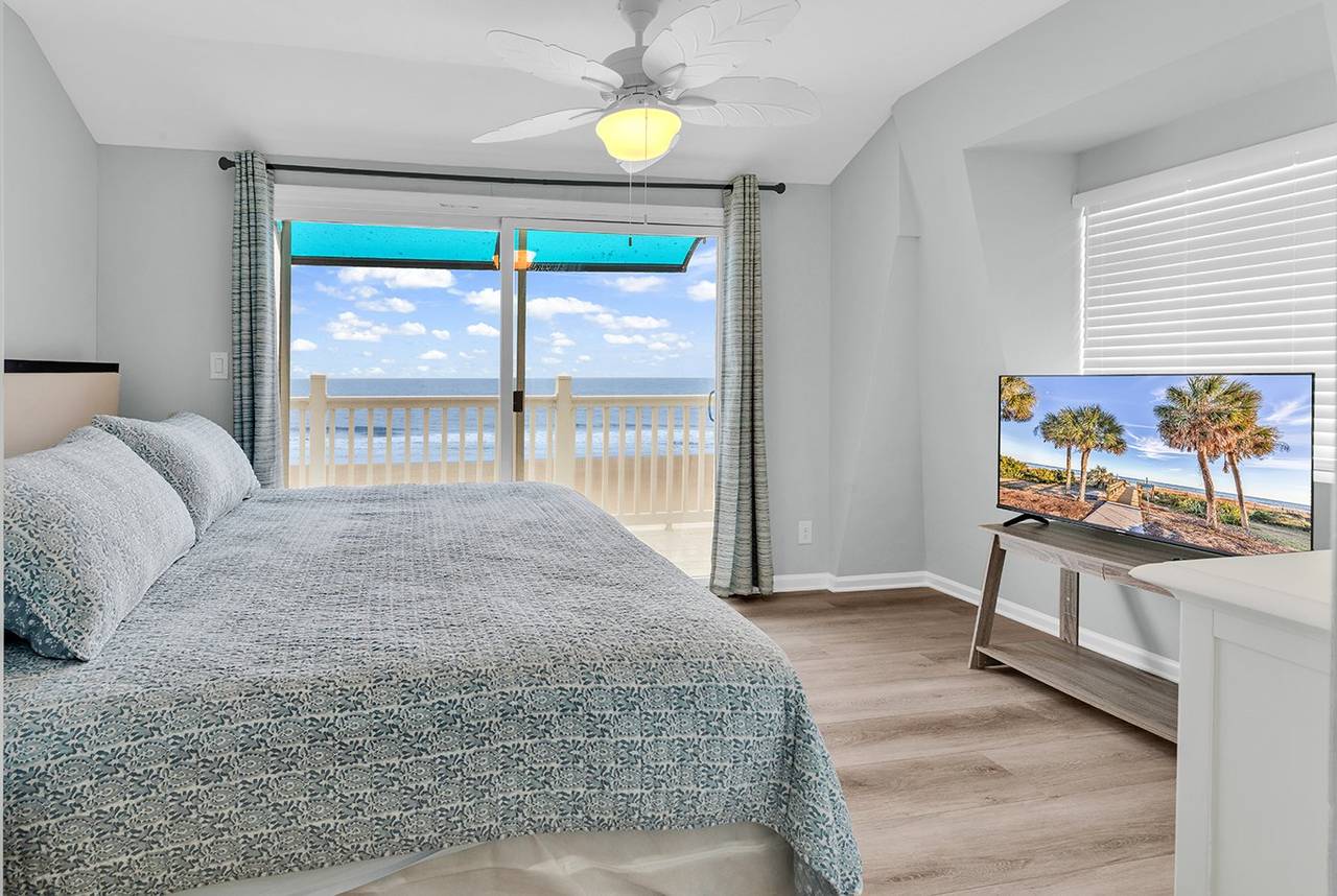 Bedroom 3 Oceanfront - 1 King Bed Bedroom 3 Oceanfront - 1 King Bed