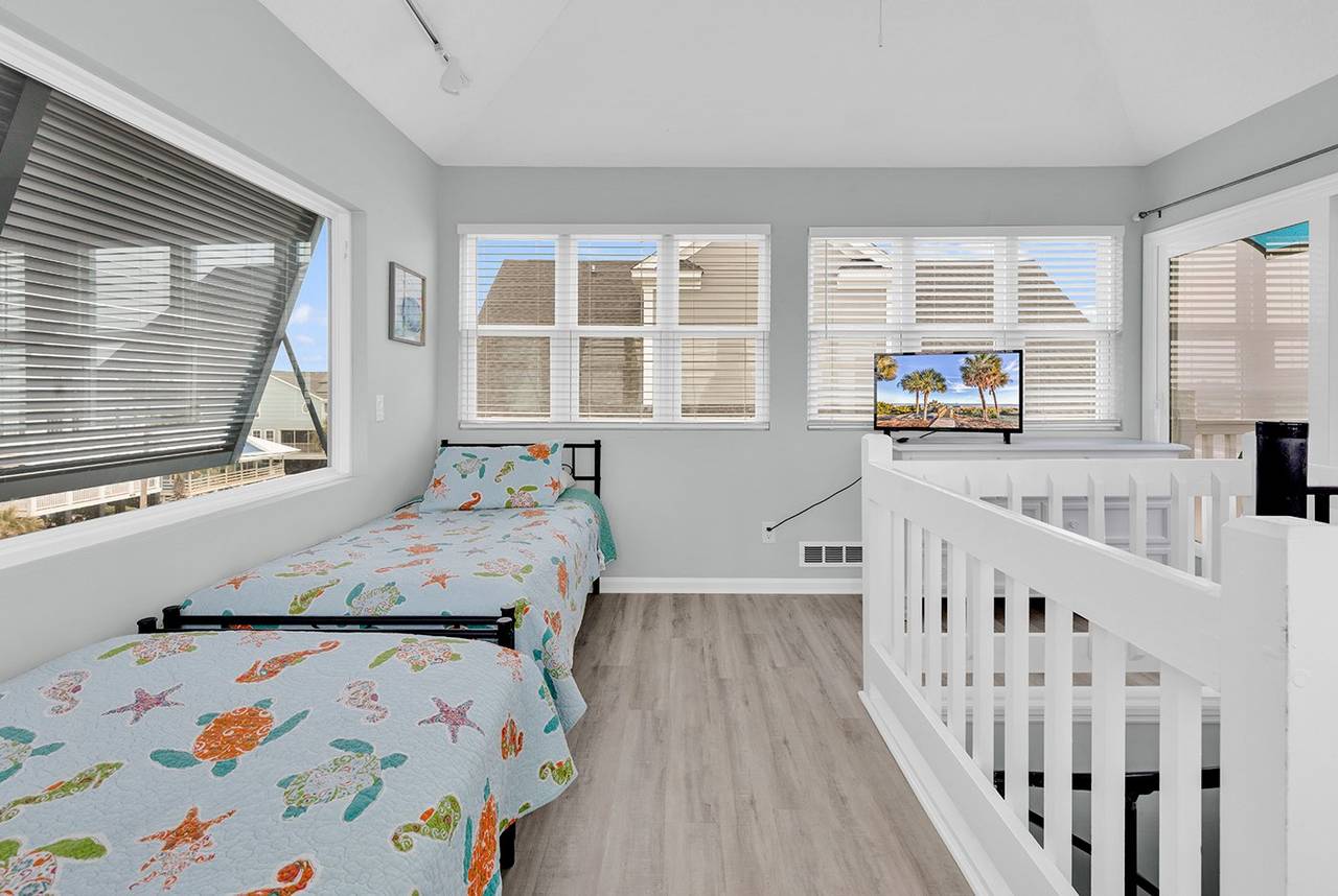 Bedroom 4 Loft - 2 Twin Beds Bedroom 4 Loft - 2 Twin Beds