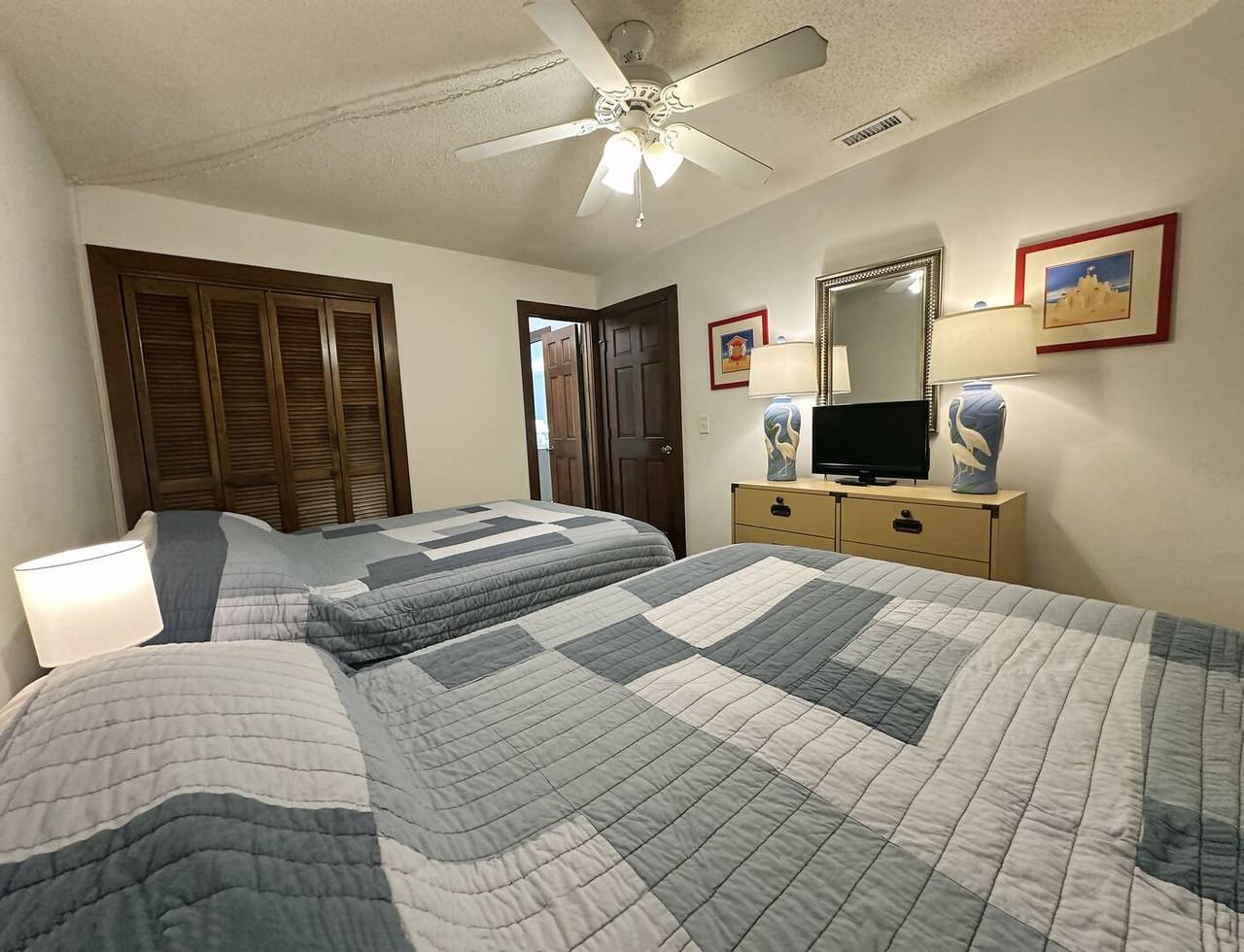 Access to Bathroom 2 Access to Bathroom 2