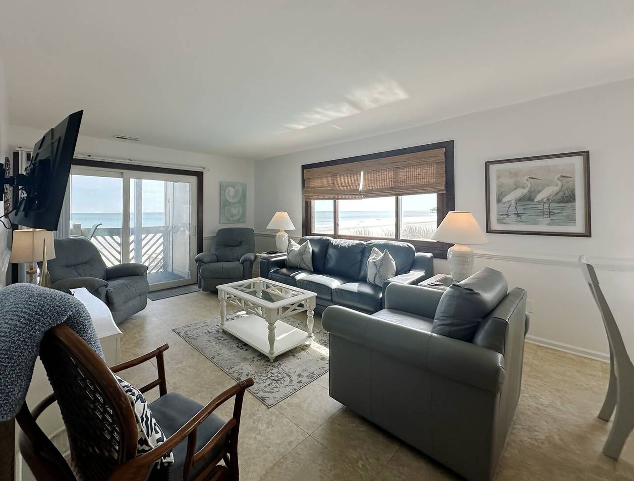 Lots of comfy seating & direct access to the private balcony. Lots of comfy seating & direct access to the private balcony.