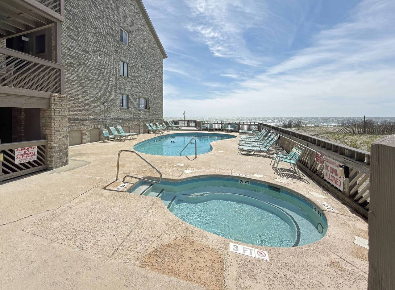 Soak in the hot tub (closed 11/1-3/1). Soak in the hot tub (closed 11/1-3/1).