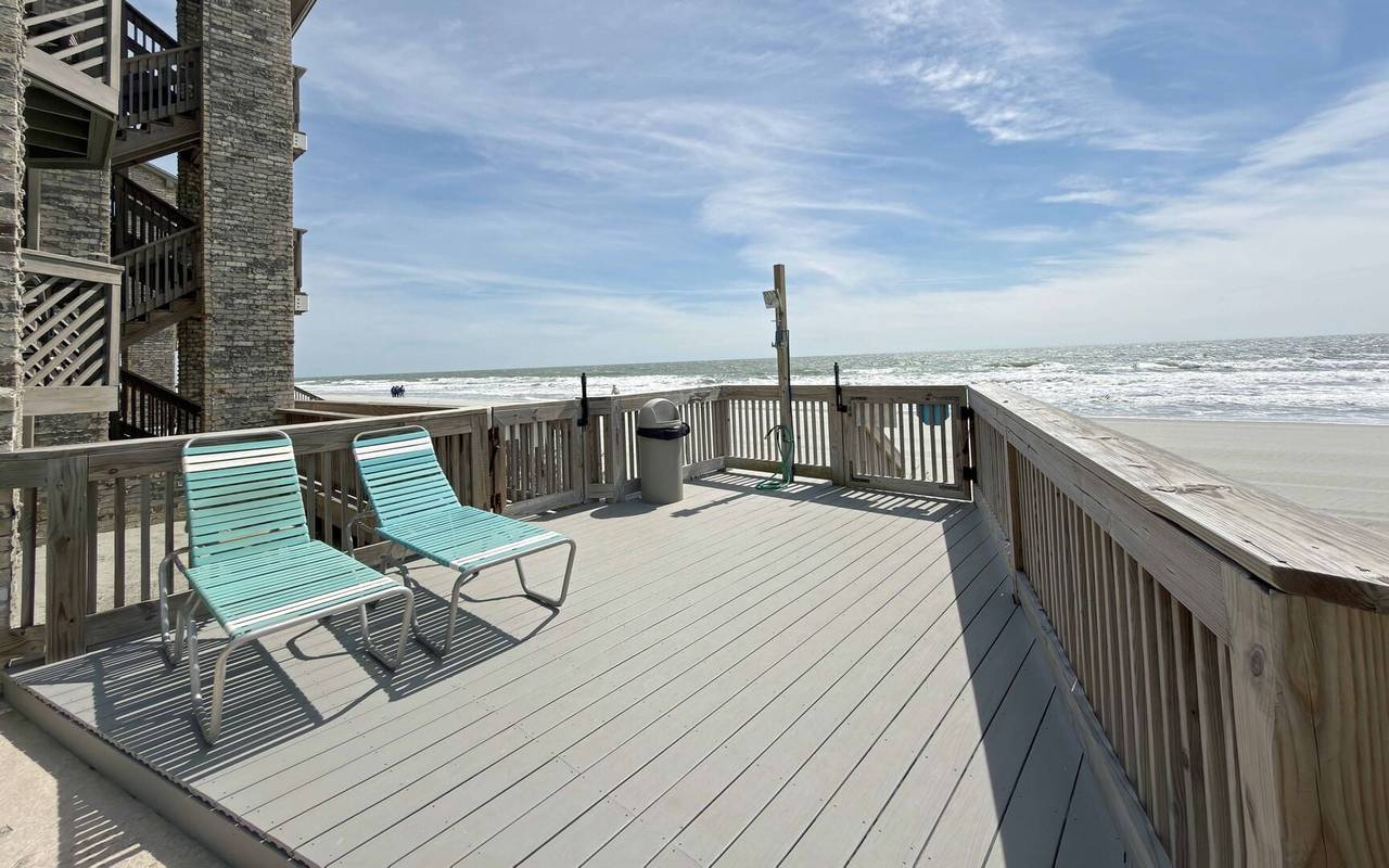 Beach Access & Rinse Area Beach Access & Rinse Area