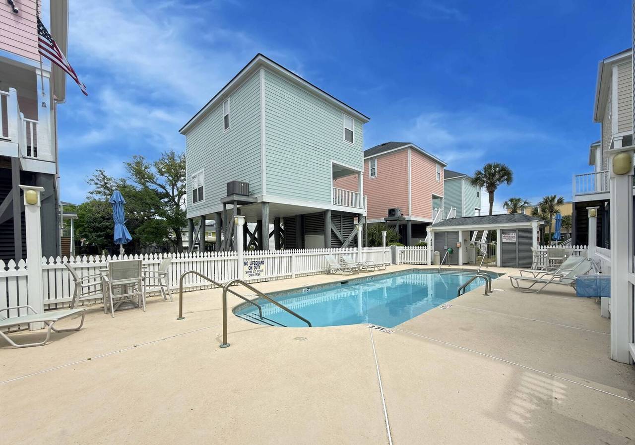 Large Community Pool Large Community Pool