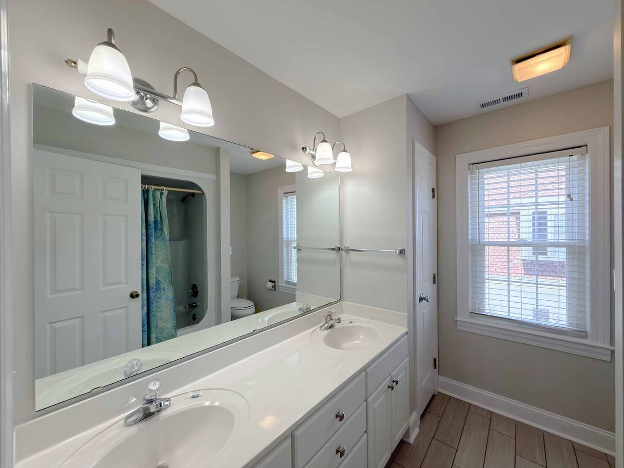Bedroom 4 Private Bathroom with... Bedroom 4 Private Bathroom with...