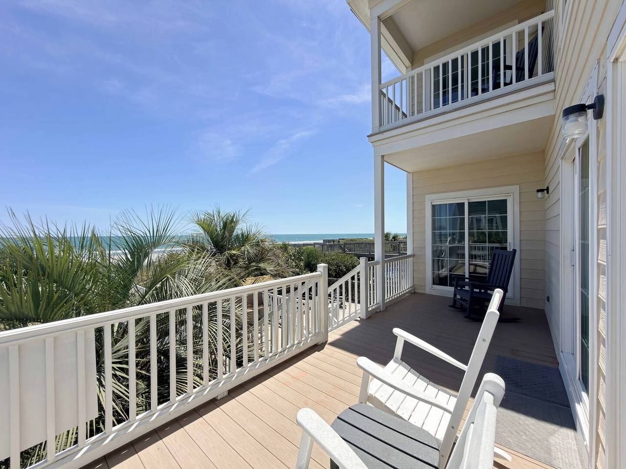 Spacious deck with ocean views! Spacious deck with ocean views!