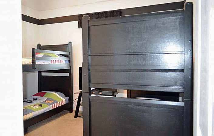 Bedroom 1 Down - 2 Sets of Bunks Bedroom 1 Down - 2 Sets of Bunks
