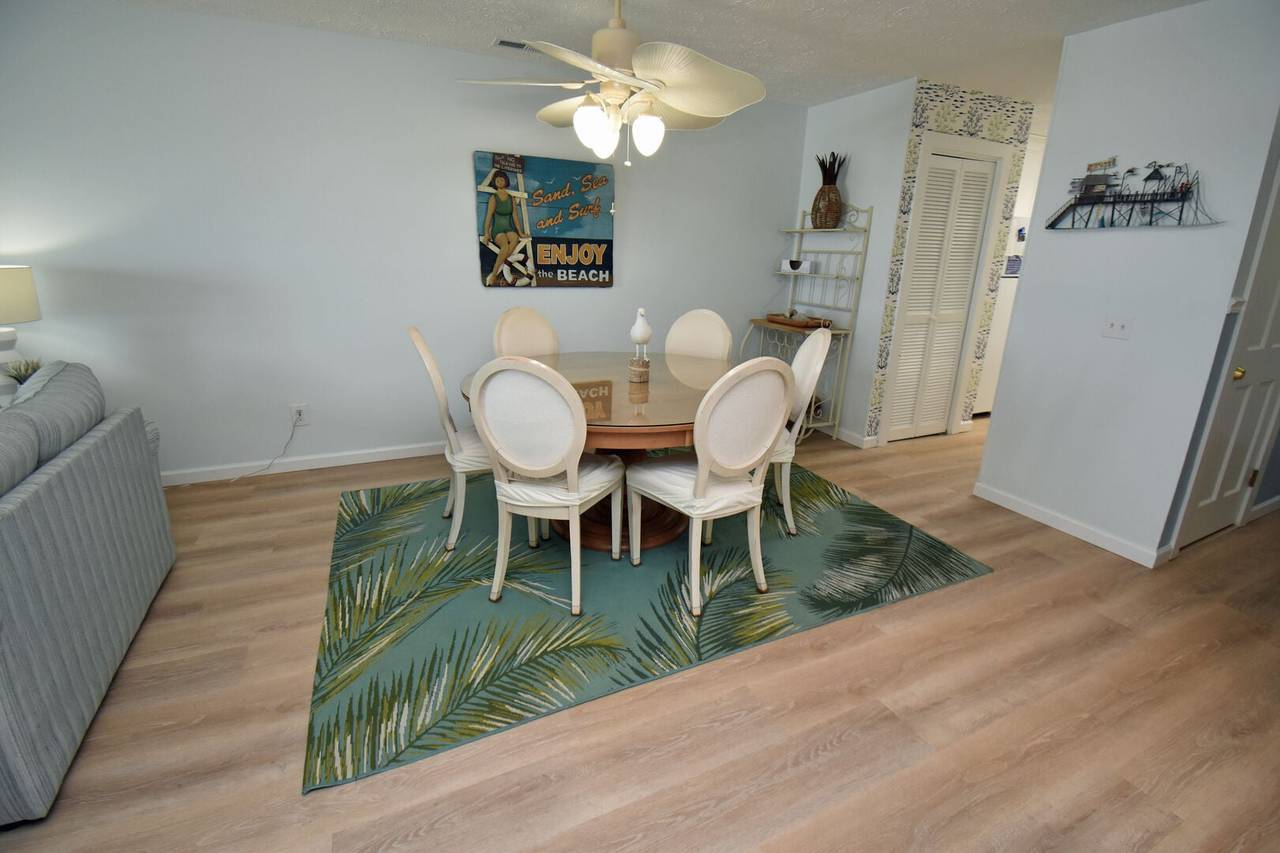 Table for 6 and Kitchen Entry Table for 6 and Kitchen Entry
