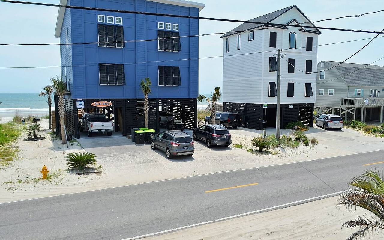 access stairs to ground level & ocean views. access stairs to ground level & ocean views.