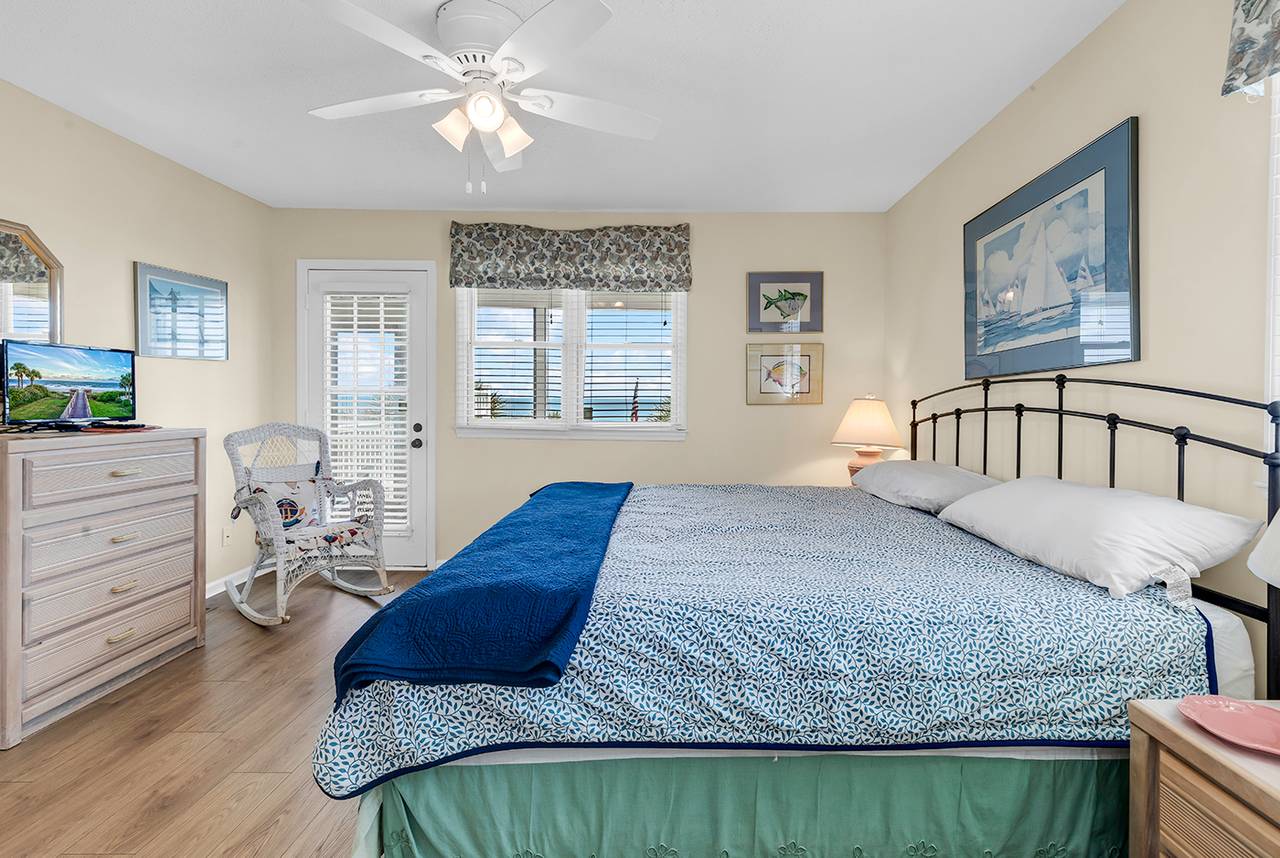 Wake up to ocean views! Access to porch. Wake up to ocean views! Access to porch.