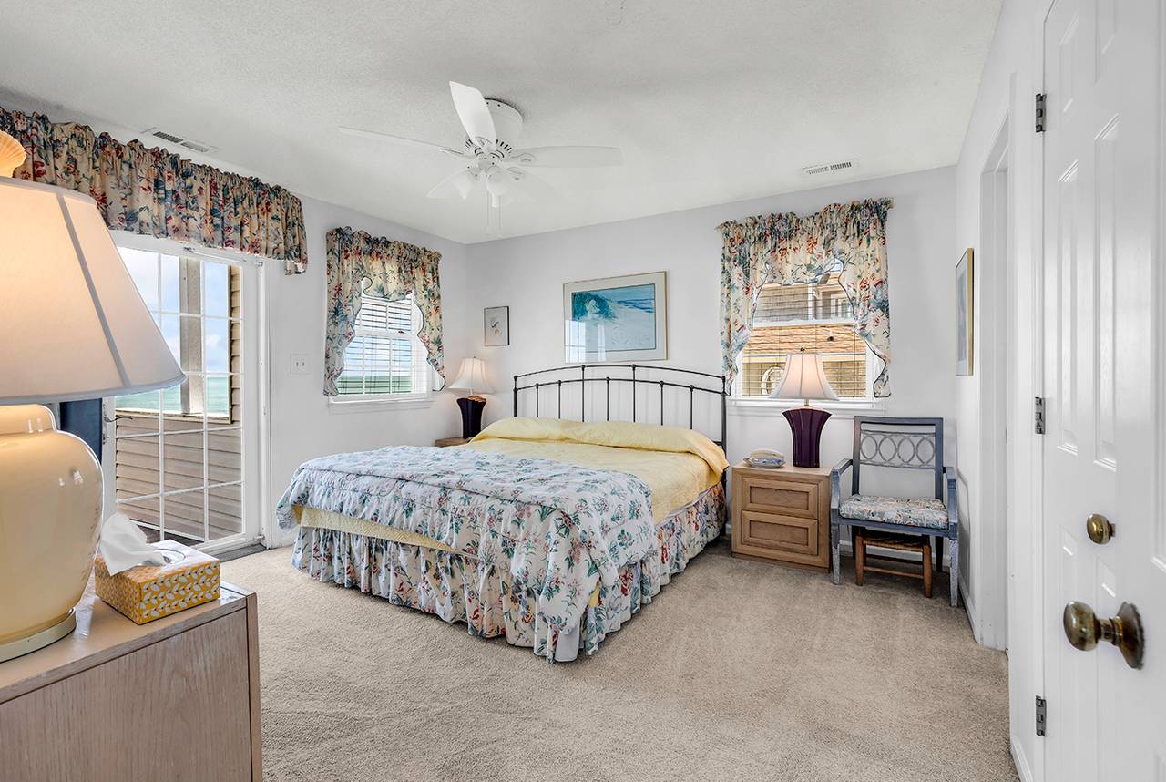 Bedroom 6 Oceanfront Up - King Bedroom 6 Oceanfront Up - King