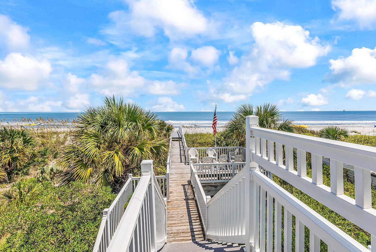 Steps away from the sand & surf! Steps away from the sand & surf!