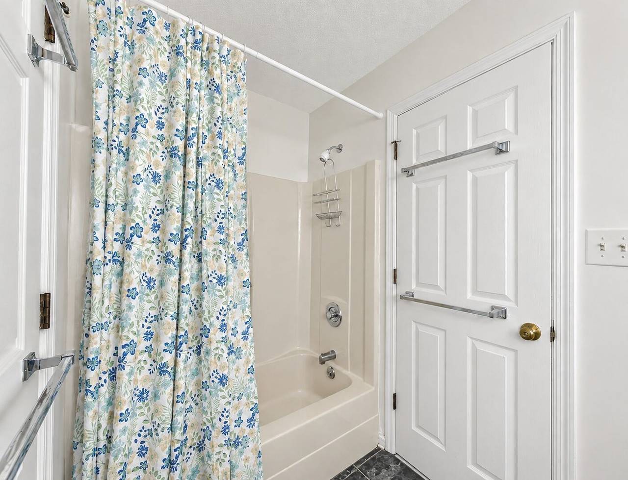 Tub/Shower Combo Tub/Shower Combo