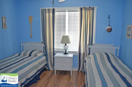 Bedroom 2 (Singles) Bedroom 2 (Singles)