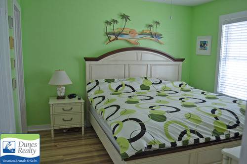 Bedroom 1 (King) Bedroom 1 (King)