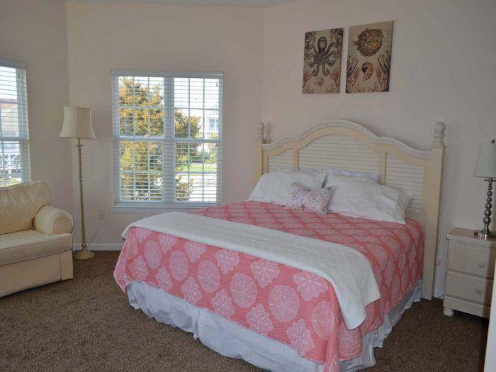 Downstairs Bedroom 1 - 1 King Bed Downstairs Bedroom 1 - 1 King Bed