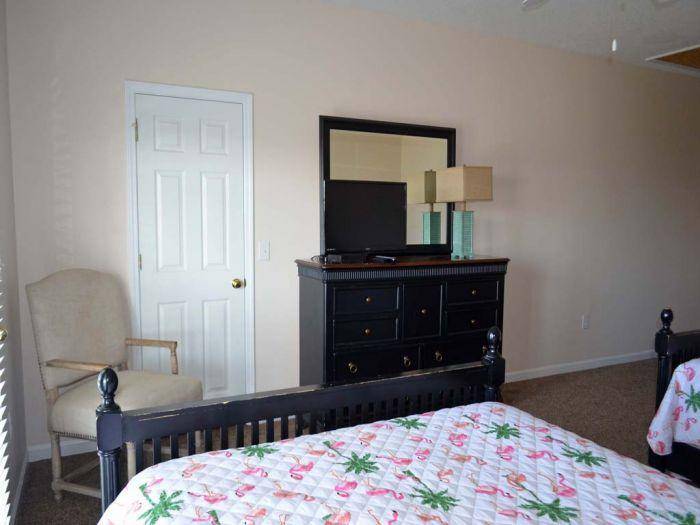 Bedroom 6 with Flat Screen TV Bedroom 6 with Flat Screen TV