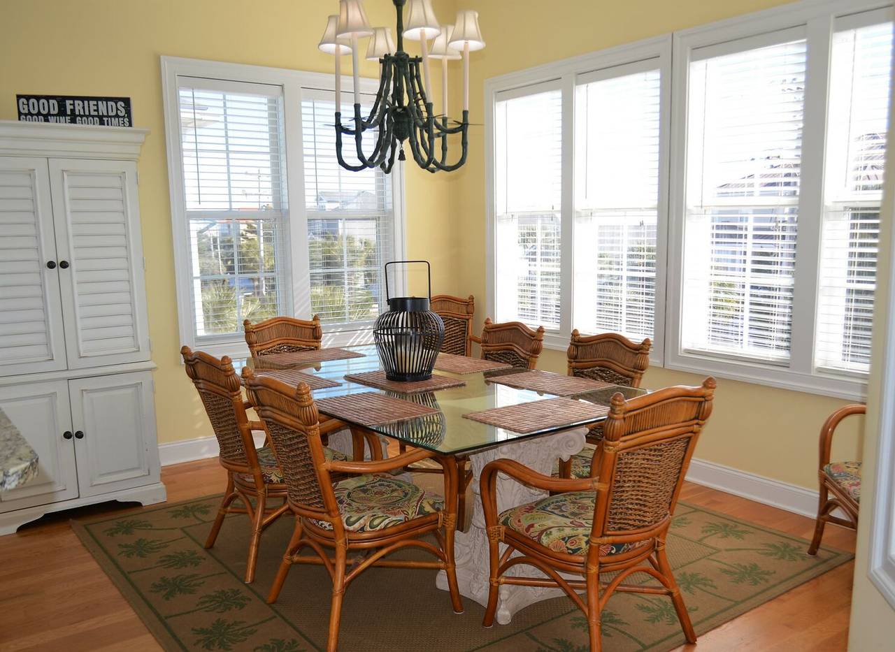 Dining Area Dining Area