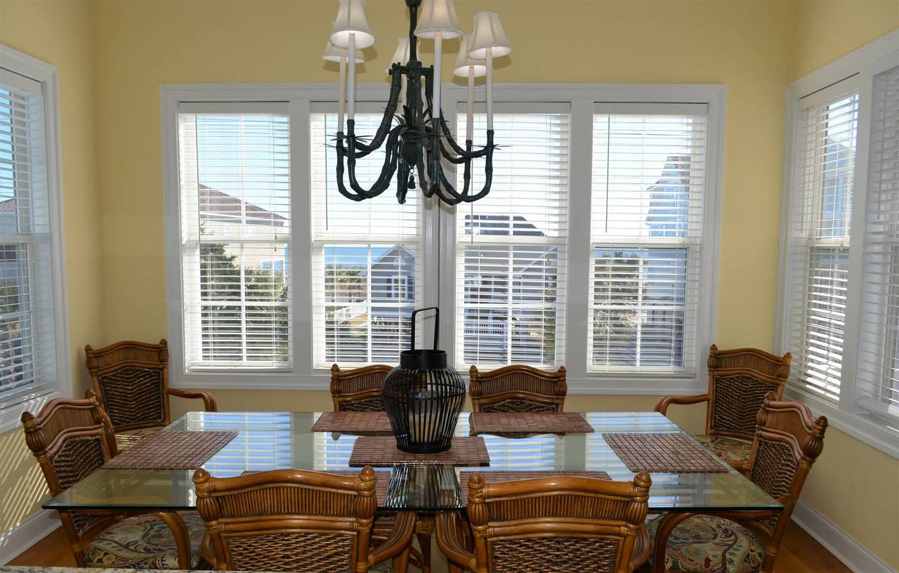 Ocean Views from Dining Table! Ocean Views from Dining Table!