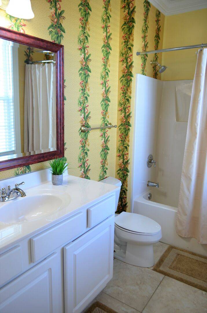 Main Floor (2nd level) Hall Bathroom with Shower/Tub Combo Main Floor (2nd level) Hall Bathroom with Shower/Tub Combo